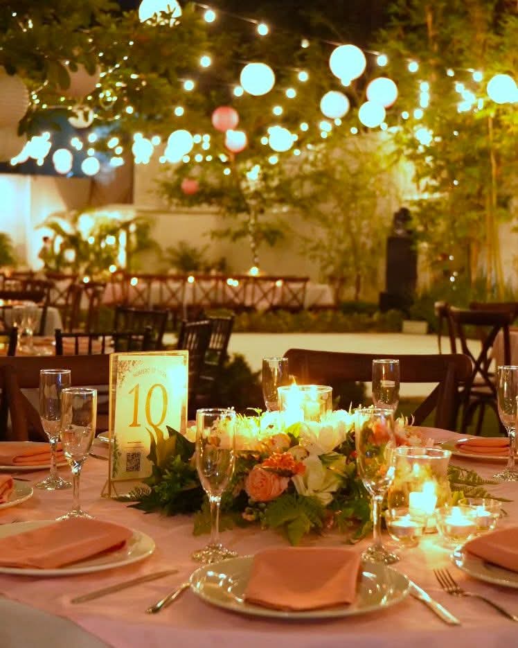 The garden terrace at Casa Blanca Jardin